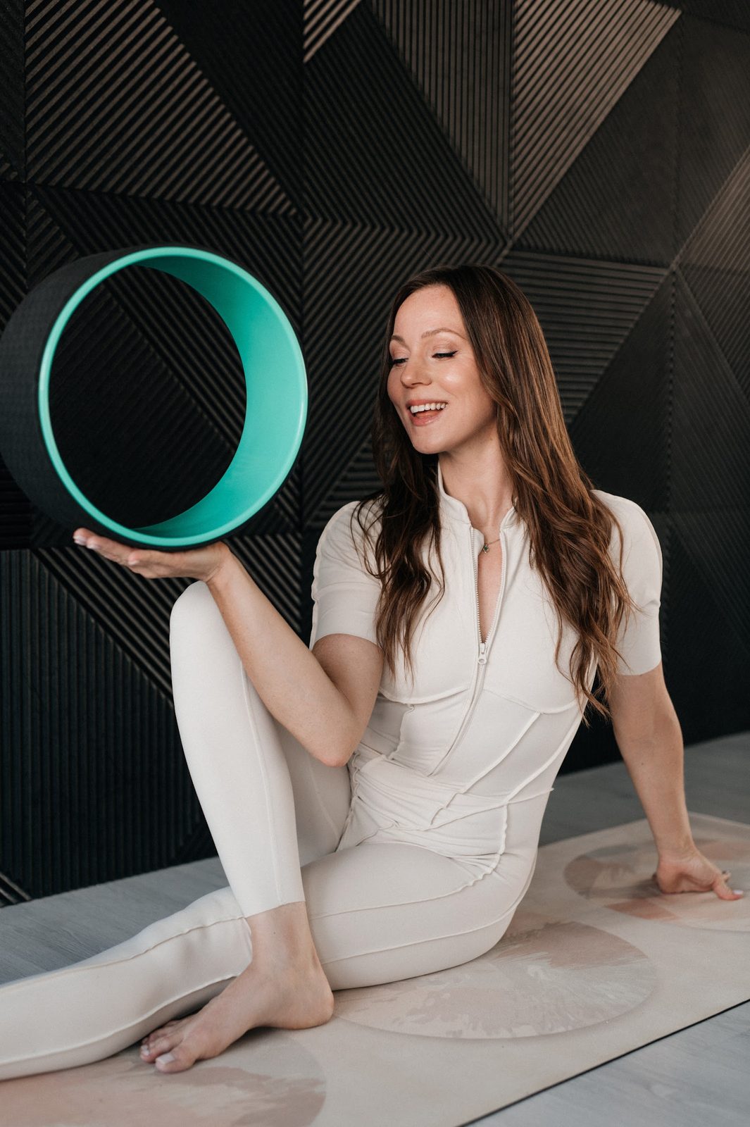 Natallia mit dem Yoga Wheel